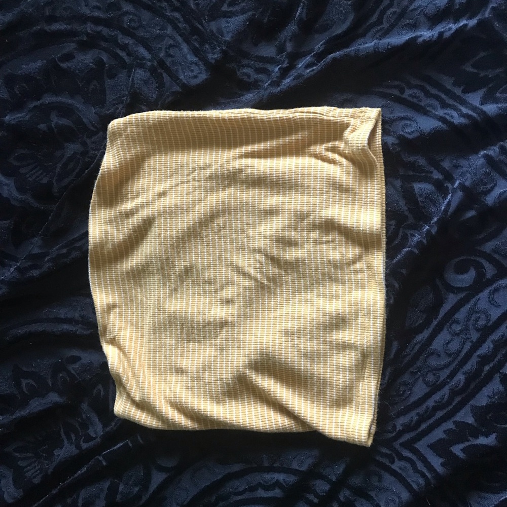 Cute little yellow crop top